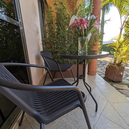 Oslo Gardens Bed & Breakfast Ентебе Екстериор снимка