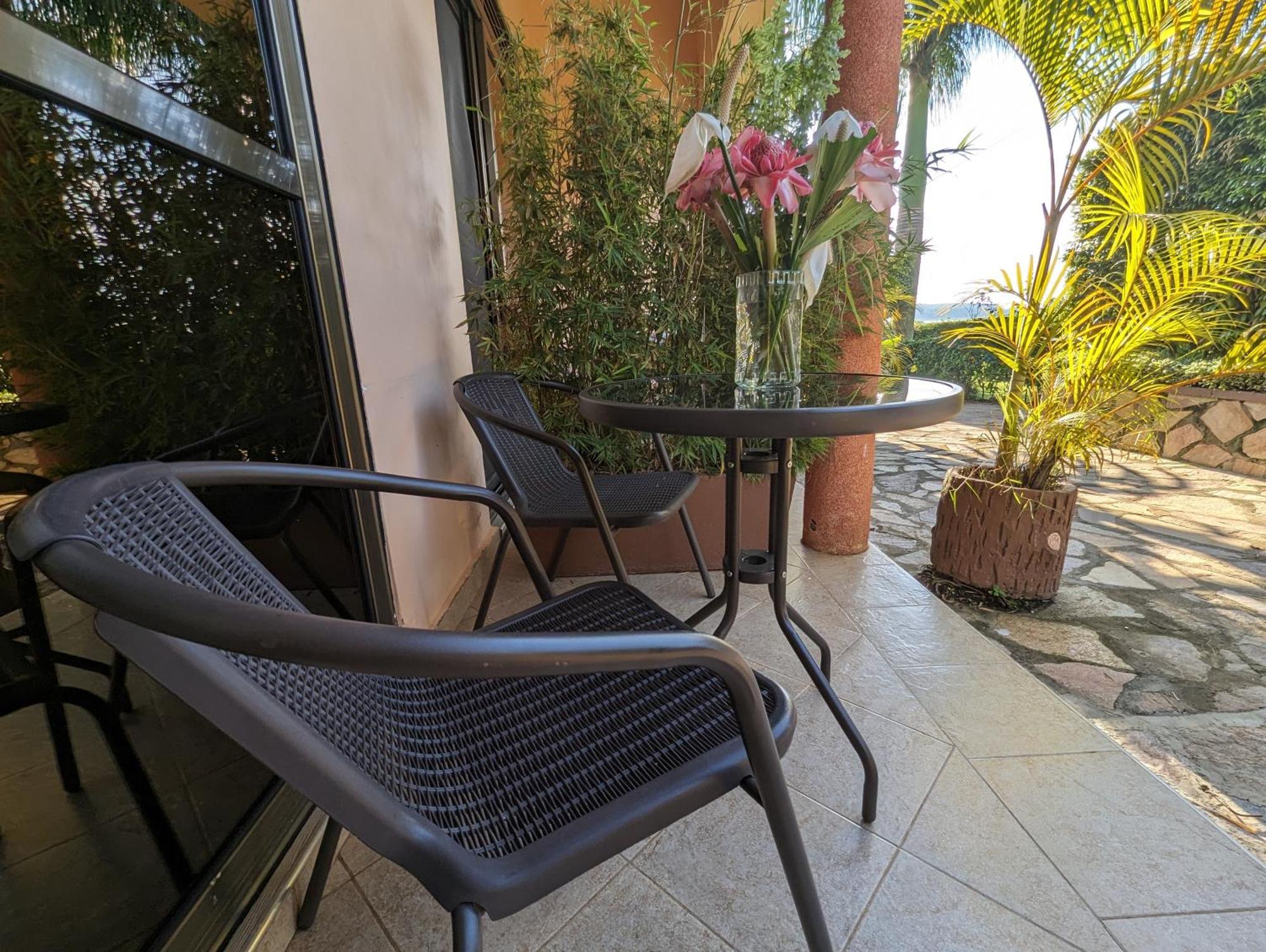 Oslo Gardens Bed & Breakfast Ентебе Екстериор снимка